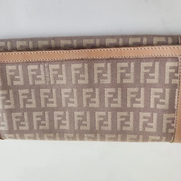 Fendi Long wallet. Gorgeous tan and cappuccino colors. - Picture 13 of 16